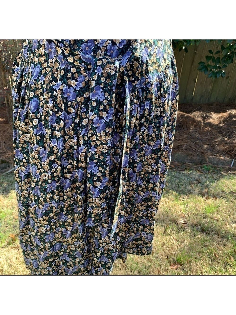 ERIKA Vintage Dark Floral Collared Puff Sleeve Dress - Picture 4 of 13